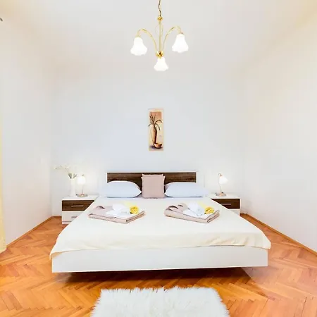 Adriahouse Apartment *
